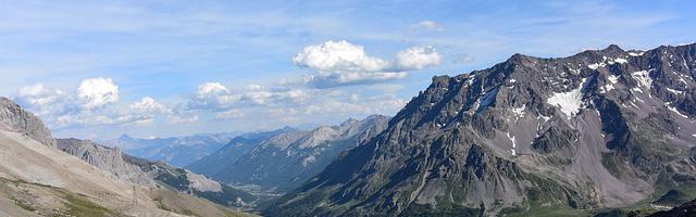 都市神醫葉辰很囂張_第146章 消失的五年！（求推薦票！）